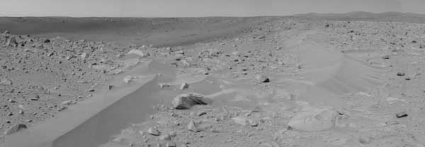 Dunes next to Bonneville crater.  Image credit NASA/JPL. 